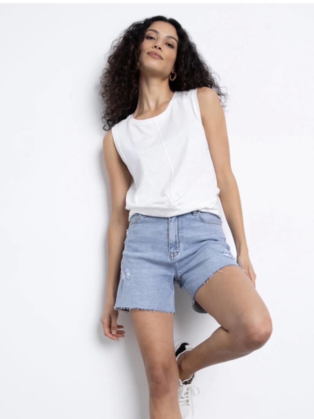 Suzy Shier sanctuary White Sleeveless Twist-Front Top NWOT sm
